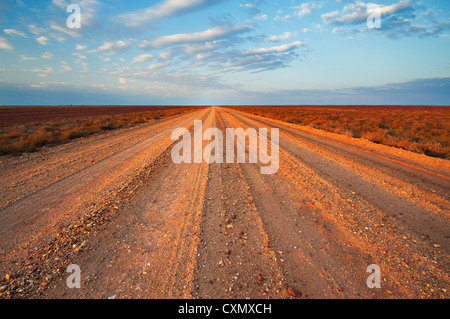 Famoso Birdsville Track nel deserto del Sud Australia. Foto Stock