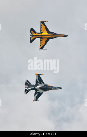 Le Aquile nere display team dalla Corea del Sud visualizzare la precisione del loro team battenti al 2012 Royal International Air Tattoo Foto Stock