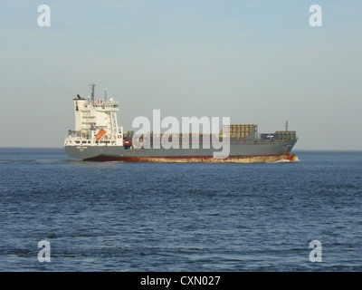 L'alimentatore nave '''Gorky Park' entrata sul fiume Elba Foto Stock