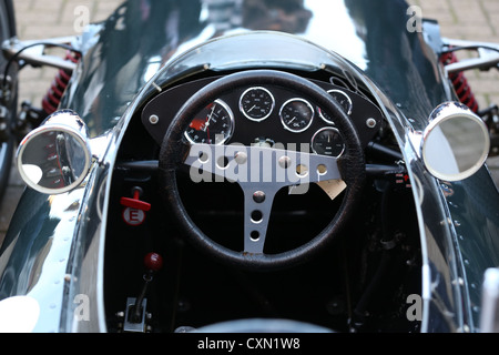 Bourne,Lincolnshire il 7 Ottobre 2012 : Graham Hill's 1962 BRM P578 "vecchie fedeli' auto racing Foto Stock