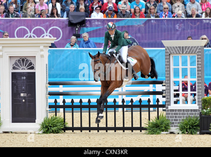 Aoife Clark (IRL) maestro di equitazione Crusoe. Foto Stock