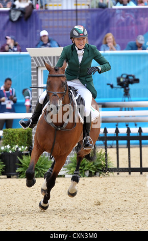 Aoife Clark (IRL) maestro di equitazione Crusoe. Foto Stock