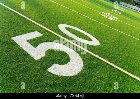 Primo piano di 50 yard sulla linea American campo di calcio Foto Stock