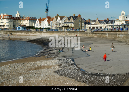 Mare o città o asfalto beach porthcawl wales uk Foto Stock