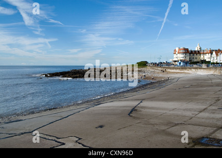 Mare o città o asfalto beach porthcawl wales uk Foto Stock