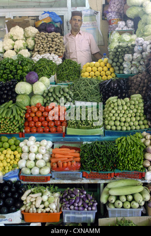 Frutta e verdura store nel mercato di Dubai, Emirati Arabi Uniti, Emirati arabi uniti, Golfo Persico, la Penisola Arabica, in Asia. Foto Stock