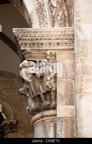 Ornate stone carving su un pilastro - Palazzo dei Rettori, Dubrovnik, Croazia Foto Stock