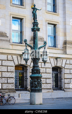 Lanterna post dietro alla Germania il parlamento Foto Stock