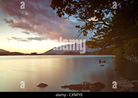 Tramonto sulla Derwent Water da Ashness sbarco, Lake District, Cumbria, England, Regno Unito Foto Stock