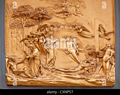 Battistero di San Giovanni il pannello della porta, i cancelli del paradiso, raffiguranti Adamo ed Eva da Lorenzo Ghiberti, sul portale ad est Foto Stock