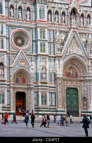 La Cattedrale di Firenze di Santa Maria del Fiore, particolare della facciata anteriore Foto Stock