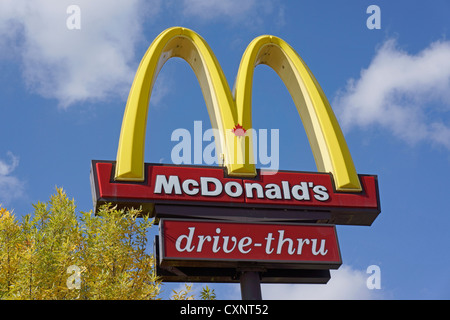 McDonald's Sign, Drive-Thru, Canada Foto Stock