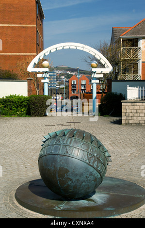 Arte pubblica, Marine a piedi, Swansea Maritime Quarter, Swansea, Galles del Sud. Foto Stock