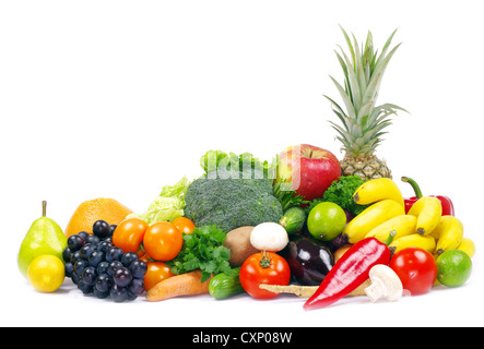Frutta e verdura fresche su bianco Foto Stock