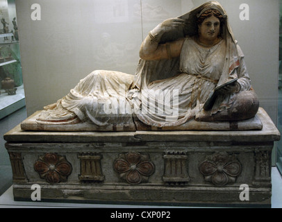 Sarcofago etrusco di Seianti Hanunia Tlesnasa. Polychromed terracotta. 150-140 A.C. Da Poggio Cantarello. British Museum. Foto Stock