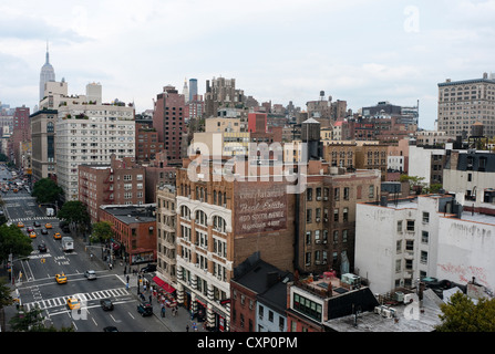 New York, NY - 6 Ott 2012 edifici lungo la Sesta Avenue. Foto Stock