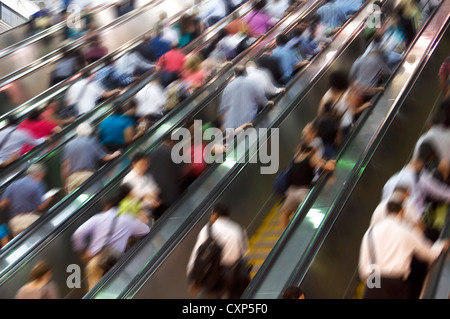 La Folla di pendolari in ascensori dell'uscita del World Trade Center via stazione - New York (USA) Foto Stock