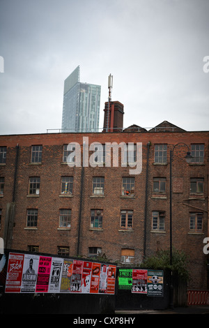 Beetham Tower con Hotspur House come si vede da Cambridge Street Manchester REGNO UNITO Foto Stock