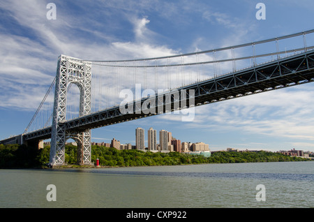 New York New York, del fiume Hudson. George Washington Bridge e il faro rosso piccolo aka Jeffrey gancio della luce c.1889.