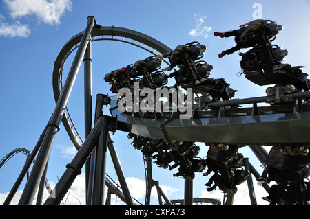 'L'sciame " winged rollercoaster ride, Thorpe Park Theme Park, Chertsey, Surrey, England, Regno Unito Foto Stock