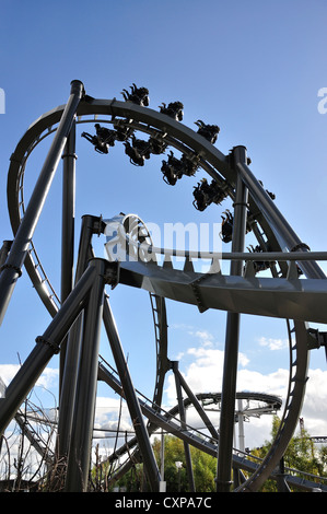 'L'sciame " winged rollercoaster ride, Thorpe Park Theme Park, Chertsey, Surrey, England, Regno Unito Foto Stock