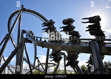 'L'sciame " winged rollercoaster ride, Thorpe Park Theme Park, Chertsey, Surrey, England, Regno Unito Foto Stock