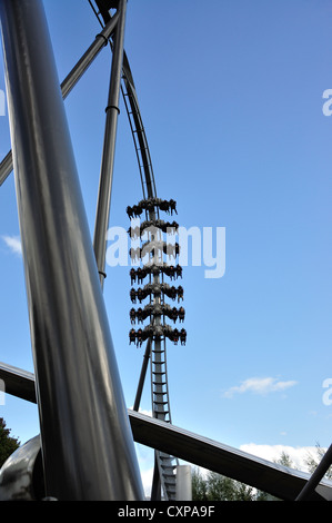 'L'sciame " winged rollercoaster ride, Thorpe Park Theme Park, Chertsey, Surrey, England, Regno Unito Foto Stock