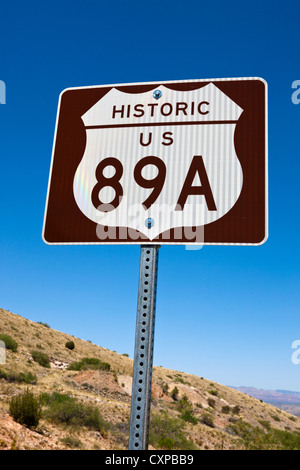 Storico statunitense Autostrada 89a segno, nei pressi di Girolamo, Arizona, Stati Uniti d'America Foto Stock