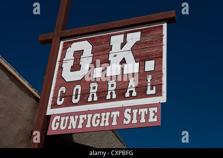 Vista dettagliata del segno per O.K. Corral Gunfight Sito, Allen Street, oggetto contrassegnato per la rimozione definitiva, Arizona, Stati Uniti d'America Foto Stock