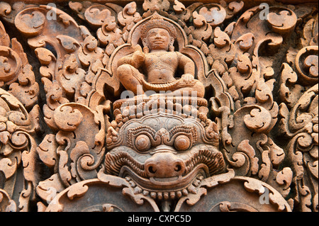 Un intaglio del dio Shiva, incisi su di Banteay Srei temple, in Ankgor. Foto Stock
