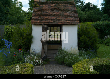 La Tettoia da giardino in fiore giardino dove John Newton scrisse l inno grazia sorprendente tra il 1760 e il 1770 in Olney, Inghilterra Foto Stock