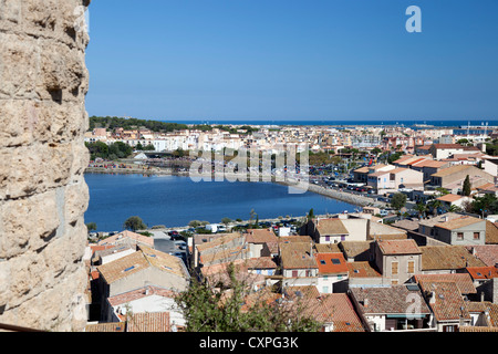 Il villaggio di Gruissan visto dal punto di osservazione del Barberousse torre (Aude - Francia). Le village de Gruissan (Aude). Foto Stock