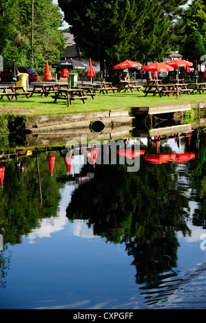 Il River side area salotto accanto al fiume Soar Foto Stock