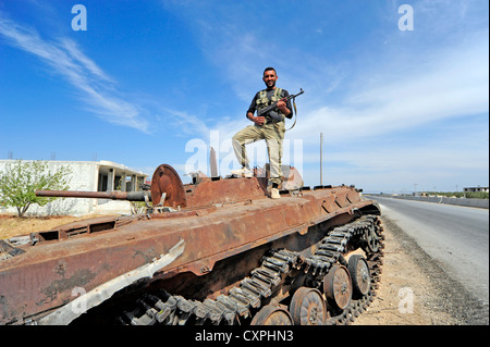 Il Libero esercito siriano, la principale fazione ribelle che combatte contro il Presidente Bashar al-Assad governo. Azaz una città stegic circa 30 Foto Stock