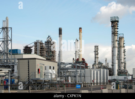 Serbatoi dell'olio in raffineria Paesi Bassi area industriale di Europoort vicino a Rotterdam Foto Stock