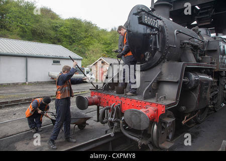 BR Standard Classe 4 2-6-4T 80072 motore a vapore a Grosmont, North York Moors Railway. Cenere di compensazione Foto Stock