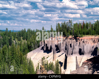 I Pinnacoli al parco nazionale di Crater Lake, Oregon Foto Stock