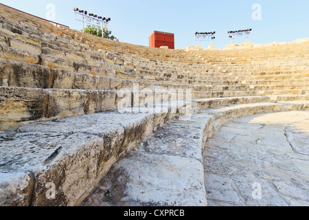 Resti dell'anfiteatro nell'antica città di Kourion vicino a Limassol, Cipro Foto Stock