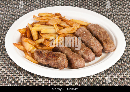 Grigliata di carne rumeno rotoli con patate Foto Stock