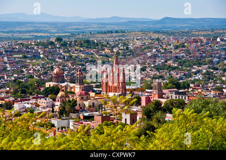 San Miguel De Allende's guglie gotiche di La Parroquia de San Miguel Arcangel (Chiesa di San Michele Arcangelo) Foto Stock