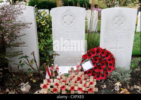 Il più giovane soldato sepolto sulla fattoria Essex cimitero, Valentino Joe Strudwick, vigili del fucile, di 15 anni Foto Stock