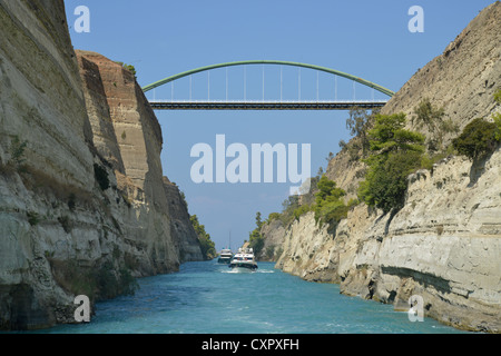 Canale di Corinto da barca, Corinto comune, regione del Peloponneso, Grecia Foto Stock