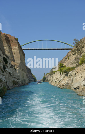 Canale di Corinto da barca, Corinto comune, regione del Peloponneso, Grecia Foto Stock