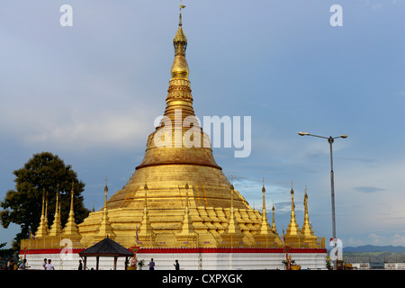 La Shwedagon pagoda di Tachileik. Foto Stock