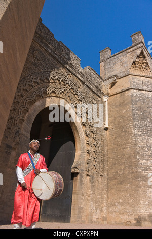Berber batterista presso di Chella, un antico insediamento romano, Rabat, Marocco Foto Stock