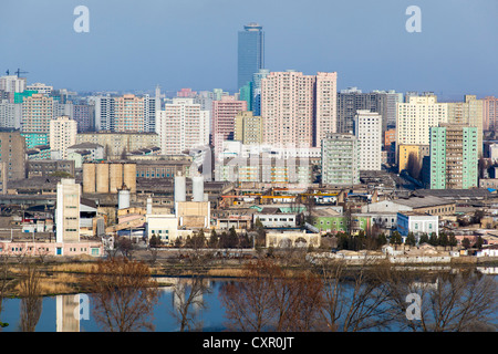 Popoli democratici la Repubblica di Corea (DPRK), Corea del Nord Pyongyang città edifici di appartamenti Foto Stock