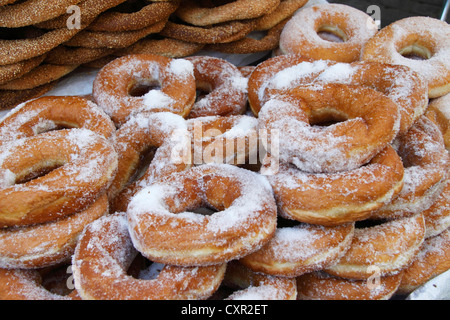 Le ciambelle con zucchero, Ermou Street, Atene, Attica, Grecia Foto Stock