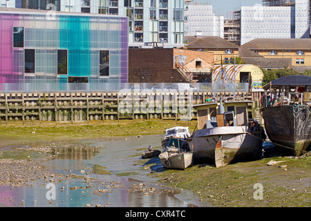 Londra, Deptford Deptford Creek con a sinistra la Laban Contemporary Dance Center Foto Stock