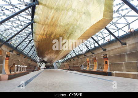 Il Cutty Sark tea clipper ship sospeso in bacino di carenaggio di Greenwich in London Inghilterra England Foto Stock