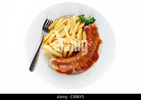 Salsiccia in salsa di curry con patate fritte Foto Stock